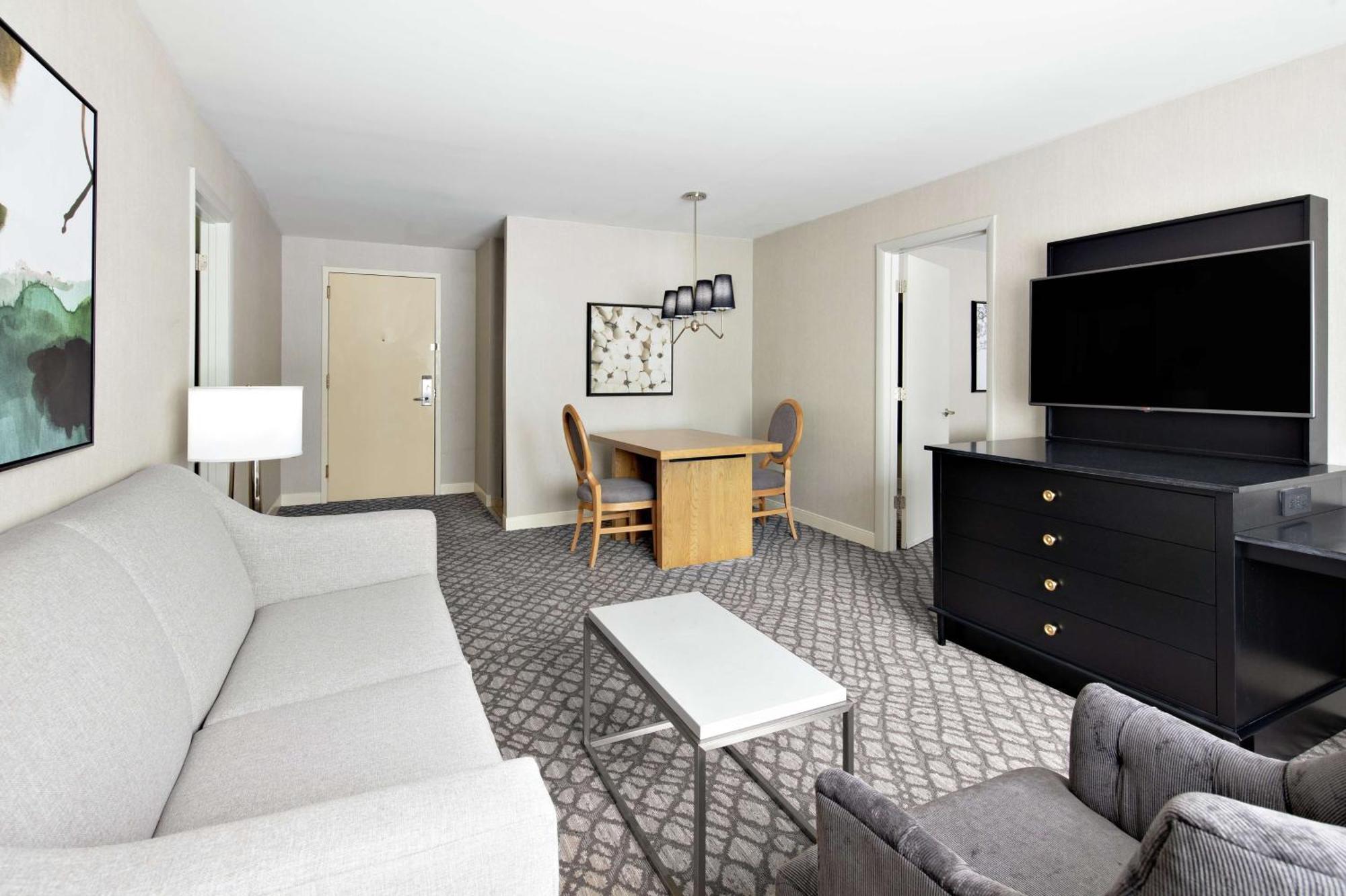 Doubletree Suites By Hilton Charlotte/Southpark Exterior photo