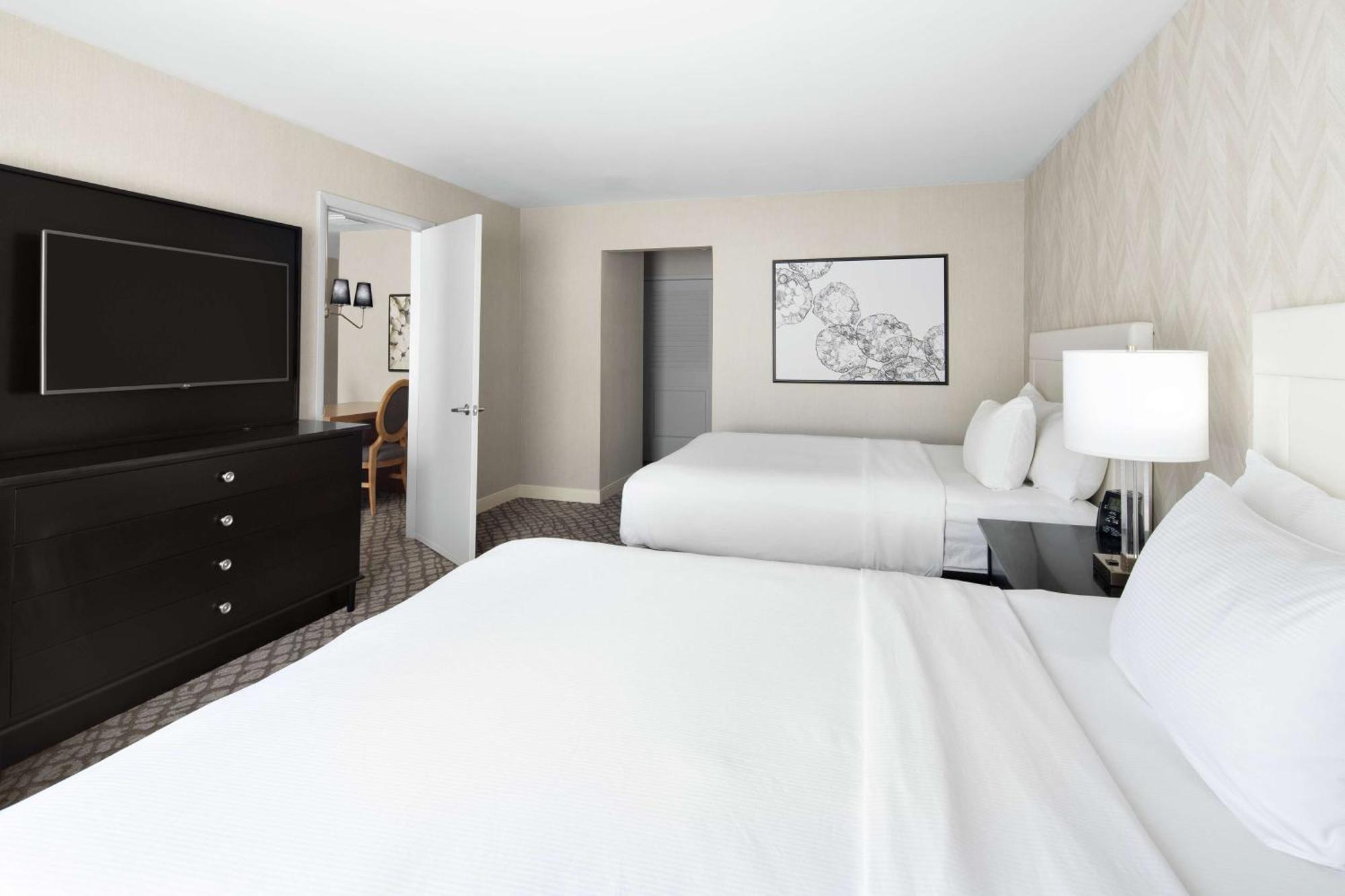 Doubletree Suites By Hilton Charlotte/Southpark Exterior photo