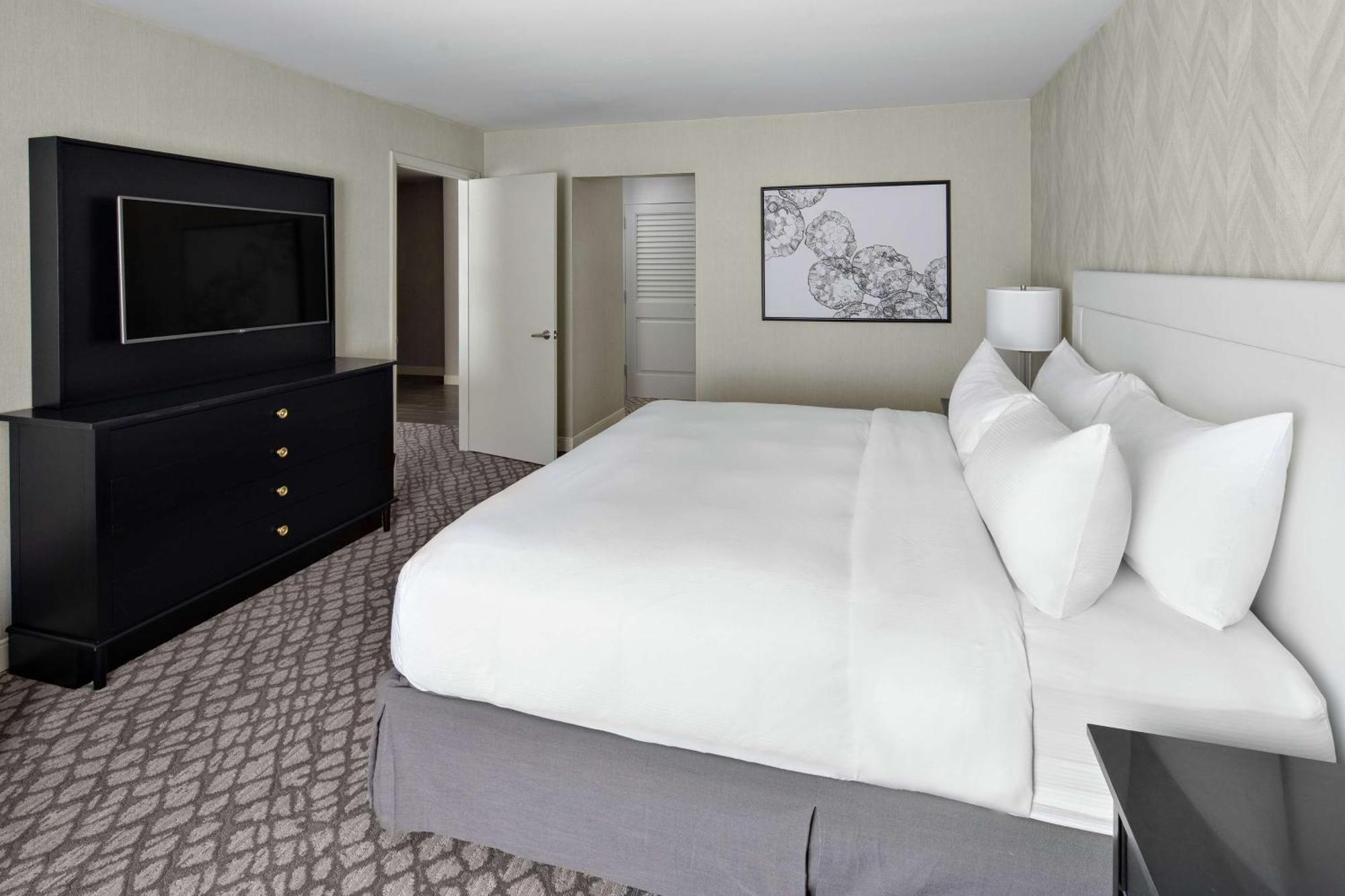 Doubletree Suites By Hilton Charlotte/Southpark Exterior photo